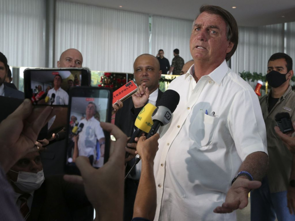 Imagem de Bolsonaro é condenado por dano moral aos jornalistas