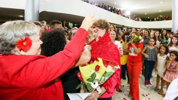 Imagem de Brasília: Mulheres em defesa da Democracia fazem ato contra o impeachment 