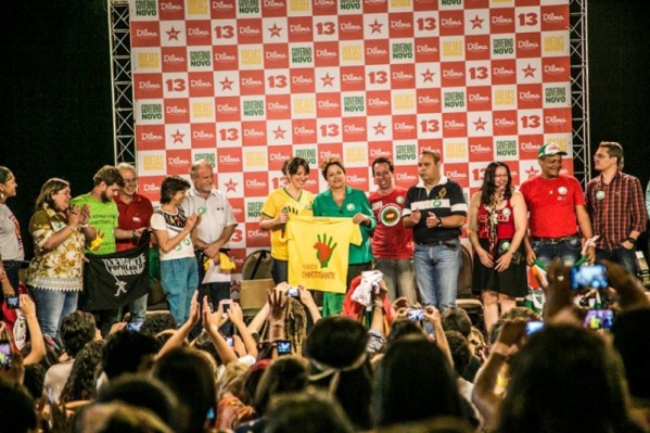 Imagem de Reforma Política: Dilma recebe assinaturas e reafirma compromisso 