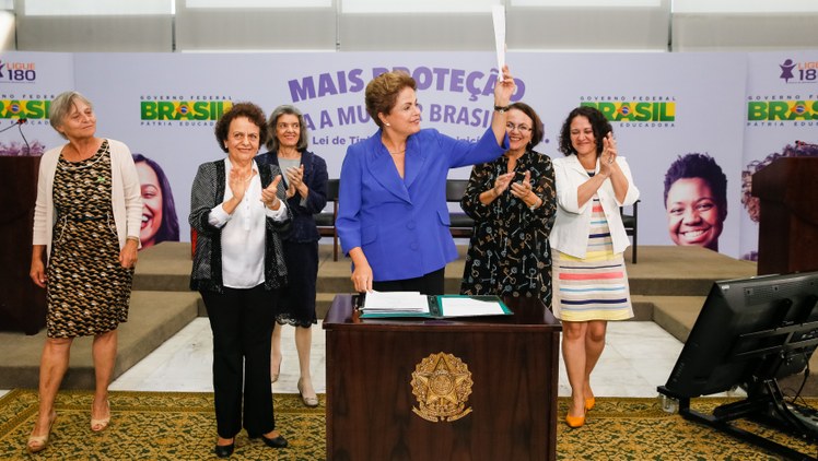 Imagem de Dilma: “Em briga de marido e mulher, se mete a colher sim, principalmente se resultar em assassinato