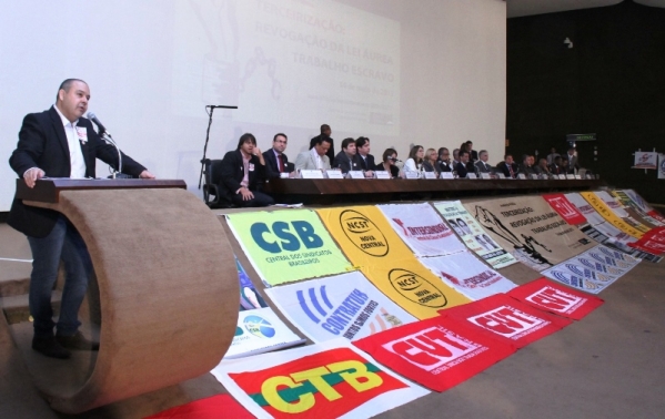 Imagem de No Senado, CUT convoca trabalhadores para o Dia de Paralisação Nacional