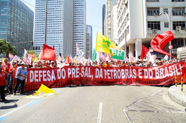 Imagem de Governo golpista vende petróleo de R$ 33 bi por R$ 8,5 bi ao capital estrangeiro 