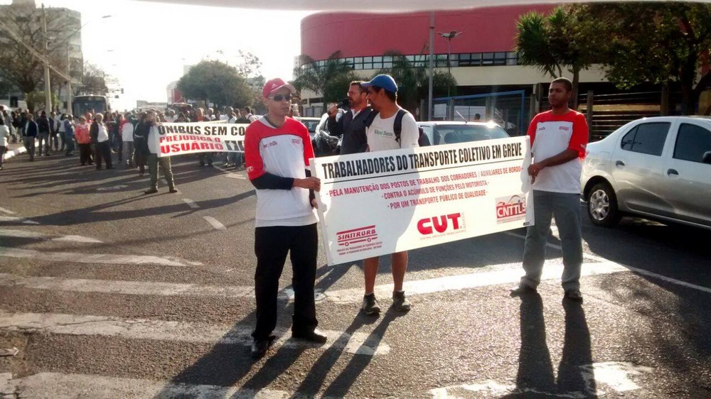Imagem de Uberlândia (MG): Trabalhadores do transporte urbano paralisam e fazem protesto na cidade
