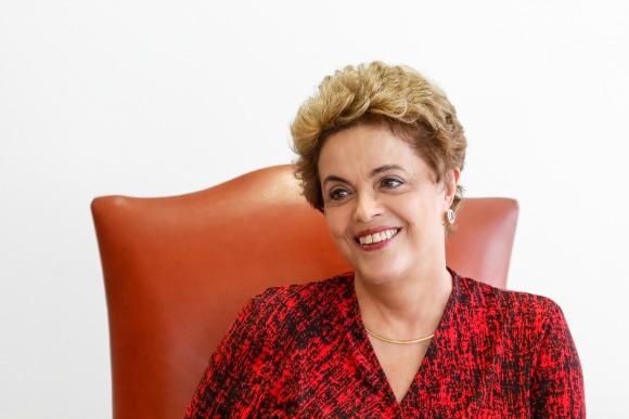 Imagem de Dilma: “Pedem renúncia para evitar constrangimento de me tirar de forma ilegal e criminosa”