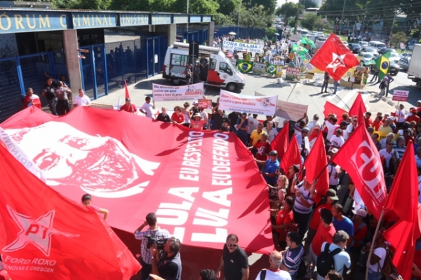 Imagem de SP: Ato pró-Lula reúne milhares e sufoca direita