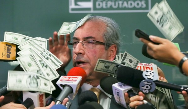 Imagem de PF faz busca e apreensão na casa de Eduardo Cunha