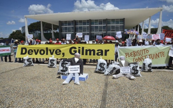 Imagem de #DevolveGilmar: CUT e movimentos sociais fazem ato fazem contra Gilmar Mendes em frente ao STF