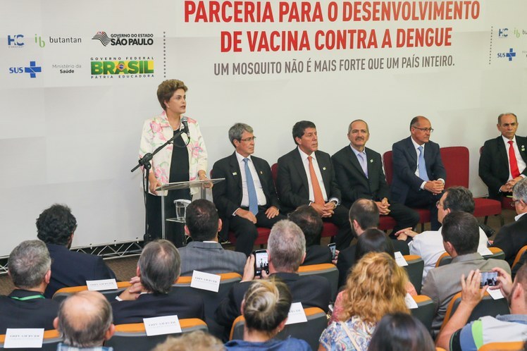 Imagem de Dilma assina contrato com Butantan para desenvolver vacina contra a dengue
