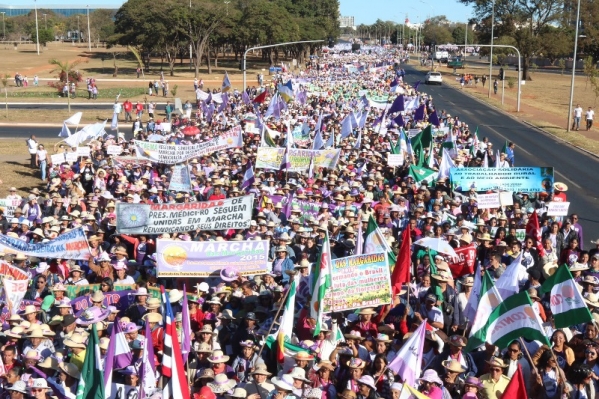 Imagem de 70 mil Margaridas alertam: golpistas não passarão