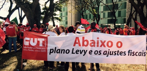 Imagem de Brasília: Contra “Plano Levy”, CUT faz protesto em frente ao ministério da Fazenda 