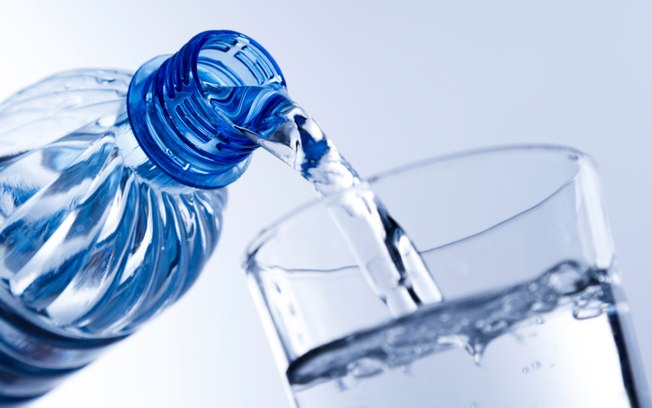 Imagem de Beber mais água é uma ótima meta para ser cumprida no ano-novo