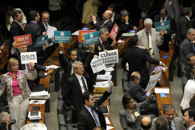 Imagem de Após Golpe de Cunha, redução da maioridade penal passa na Câmara
