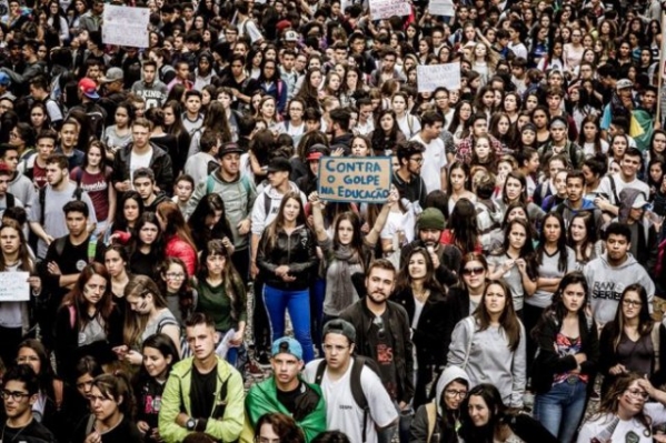 Imagem de Governo golpista suspende repasse para universidades e Fies pode acabar 