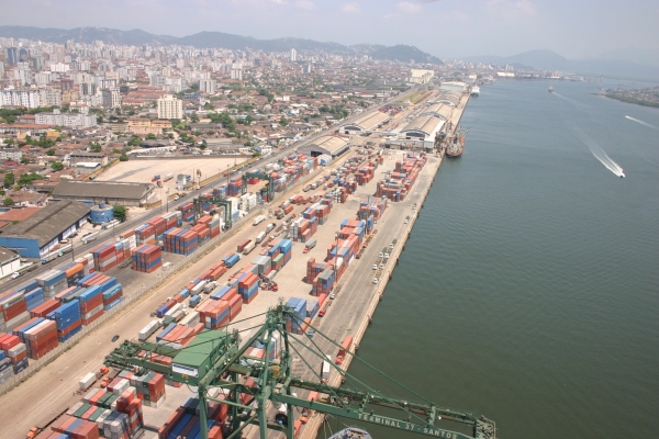 Imagem de Santos: Movimentação de cargas no porto  bate recorde histórico