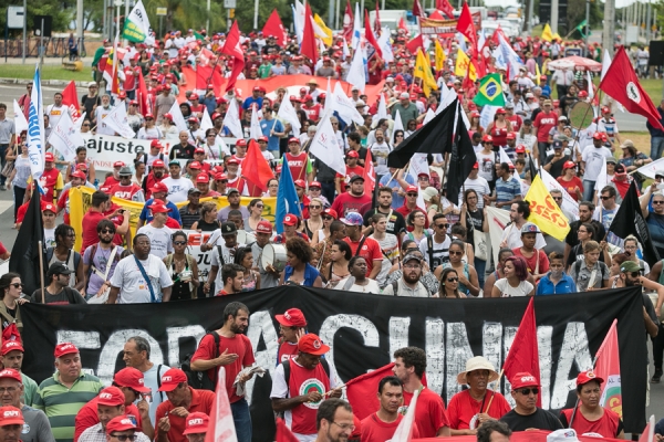 Imagem de Porto Alegre: 20ª Marcha dos Sem diz não ao golpe e exige fora Cunha