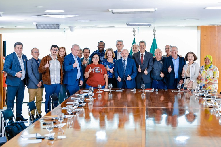 Imagem de Presidente Lula recebe representantes do sindicalismo internacional