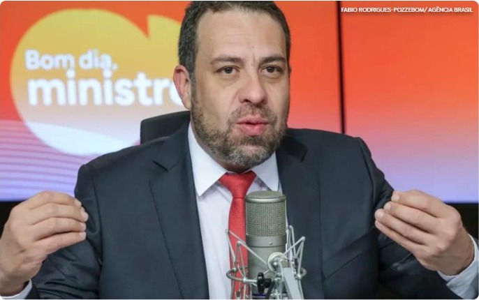 Imagem de Boulos descarta período de transição muito longo para o fim da jornada 6x1