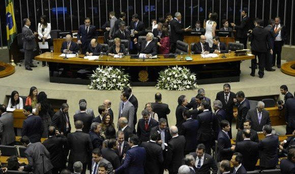 Imagem de Parlamentares tomam posse no Congresso Nacional