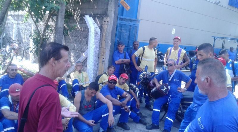 Imagem de São José dos Campos (SP): Após pagamento de salário, trabalhadores na coleta de lixo voltam ao  trabalho