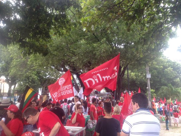 Imagem de Fortaleza: Contra o golpe, trabalhadores estão mobilizados na Praça da Bandeira 
