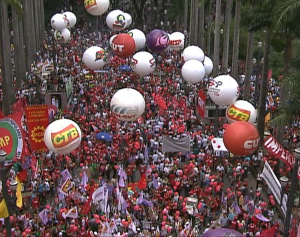Imagem de São Paulo: Marcha em Defesa da Democracia se concentra na Praça da Sé 

