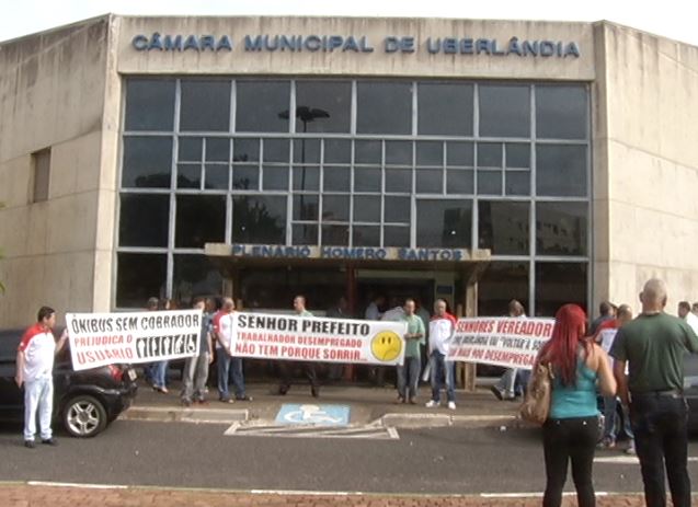 Imagem de Uberlândia: Em defesa do posto de cobrador, trabalhadores no transporte urbano vão cruzar os braços nesta quarta (23) 