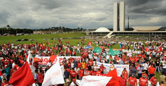 Imagem de Votação das MPs que retiram direitos dos trabalhadores acontece nesta quarta (13)