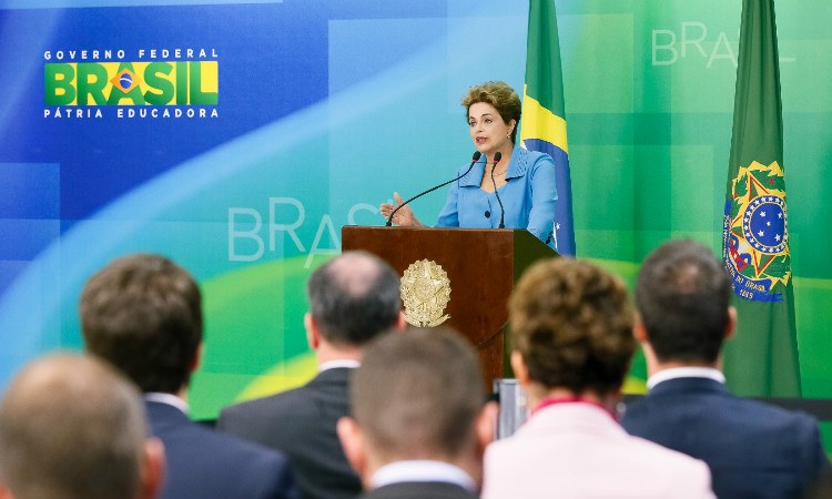 Imagem de Dilma: “Estou tendo meus direitos torturados, mas sei que a democracia é o lado certo da história”