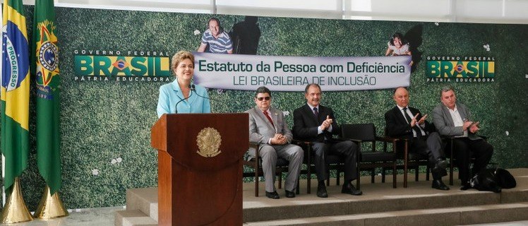 Imagem de Dilma sanciona Lei Brasileira de Inclusão 