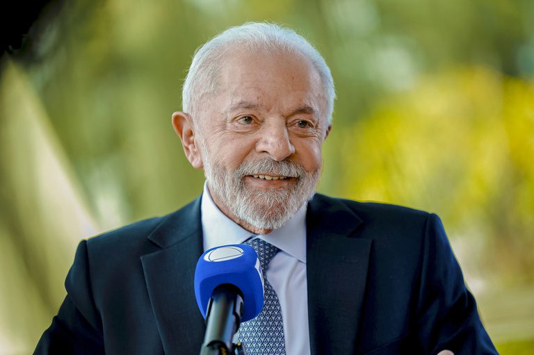 Imagem de Lula fala do tarifaço: 'Eu gosto do Brasil, sou brasileiro e não desisto nunca'