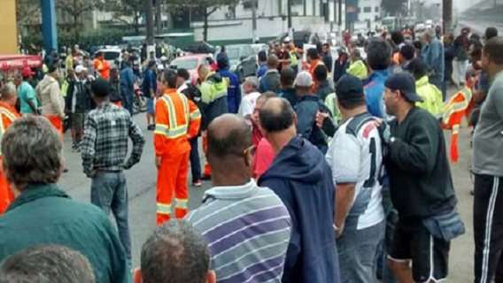 Imagem de Santos: Estivadores voltam a parar o porto