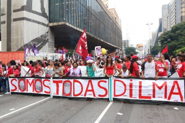 Imagem de Mulheres tomam à Av. Paulista em defesa da democracia e pela igualdade 