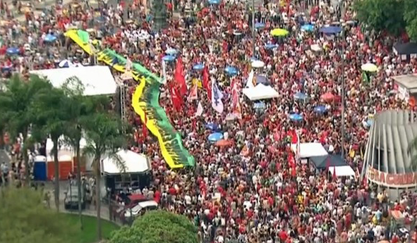 Imagem de Rio de Janeiro: Largo da Carioca é tomado por manifestantes pró-democracia 