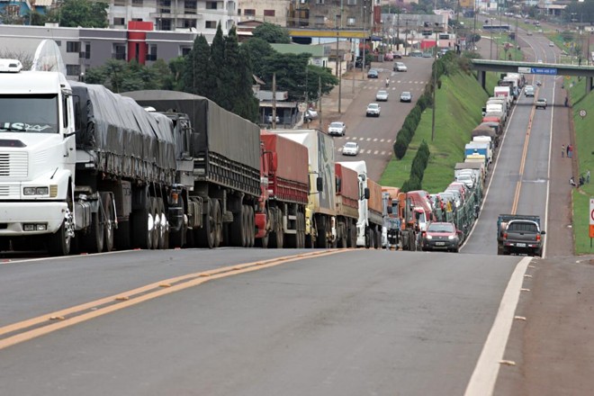 Imagem de Após 1 ano da greve dos caminhoneiros, empresas não respeitam Tabela de Preço Mínimo do Frete