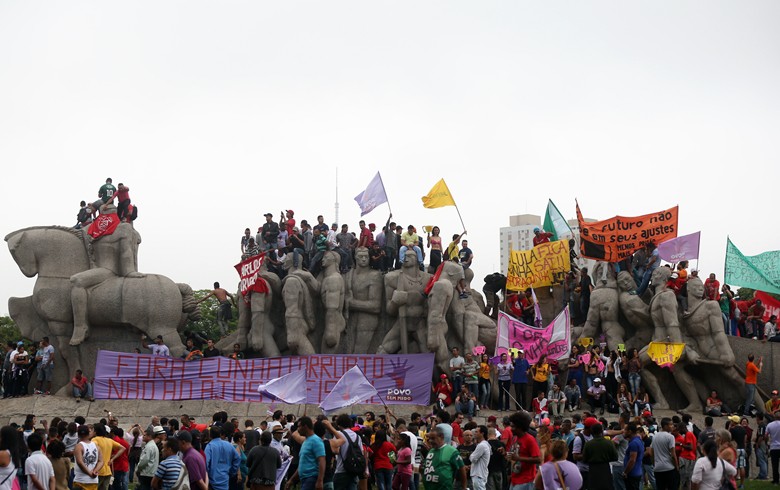 Imagem de A Saída é pela Esquerda: Frente Povo Sem Medo vai às ruas em defesa da democracia