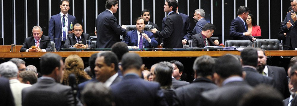 Imagem de Retrocesso: Saiba quem são os deputados que aprovaram em 2º turno a PEC do Fim do Mundo 