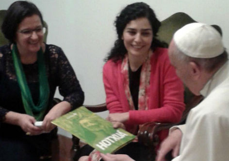 Imagem de Letícia Sabatella denuncia ao Papa  Golpe de Estado no Brasil 