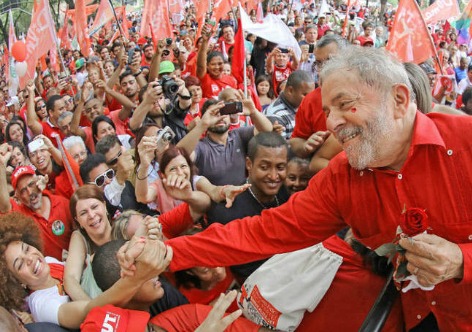Imagem de CUT/VOX: Lula vence no primeiro e segundo turnos em todos os cenários pesquisados para 2018