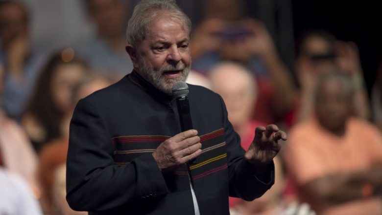 Imagem de Lula: “Prender um inocente tem um preço histórico, vão arcar com a responsabilidade do que vai acontecer no país”