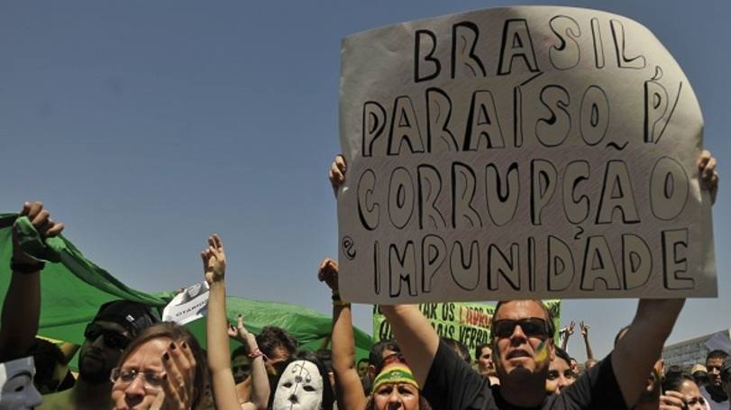 Imagem de Golpista retira urgência de pacote anti-corrupção de Dilma