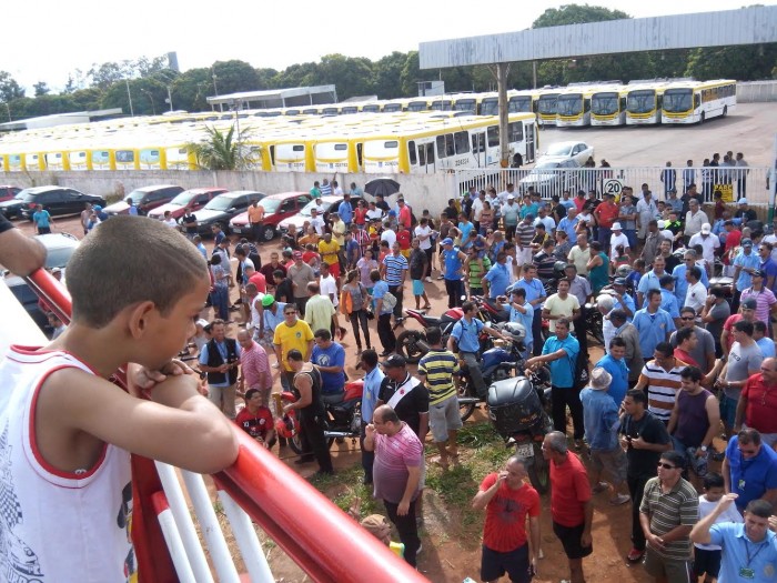Imagem de Brasília: Rodoviários de mais duas empresas entram em greve