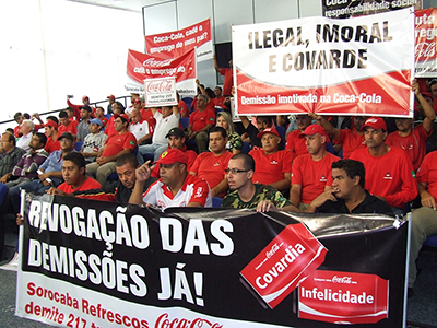Imagem de Sorocaba: Trabalhadores demitidos da Coca-Cola pedem apoio a vereadores
