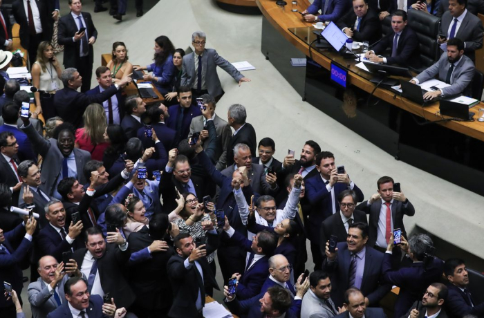 Imagem de Derrota do povo: oposição a Lula livra bancos, bets e bilionários de impostos