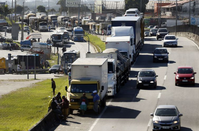Imagem de 59% dos caminhoneiros aprovam a greve do dia 1º de novembro, revela pesquisa