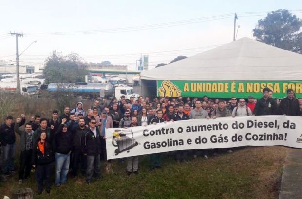 Imagem de Petroleiros não se intimidam e cruzam os braços contra os preços dos combustíveis e gás de cozinha