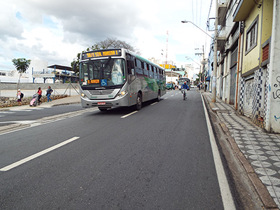 Imagem de Sorocaba: Contra a precarização, rodoviários circulam com o farol acesso 