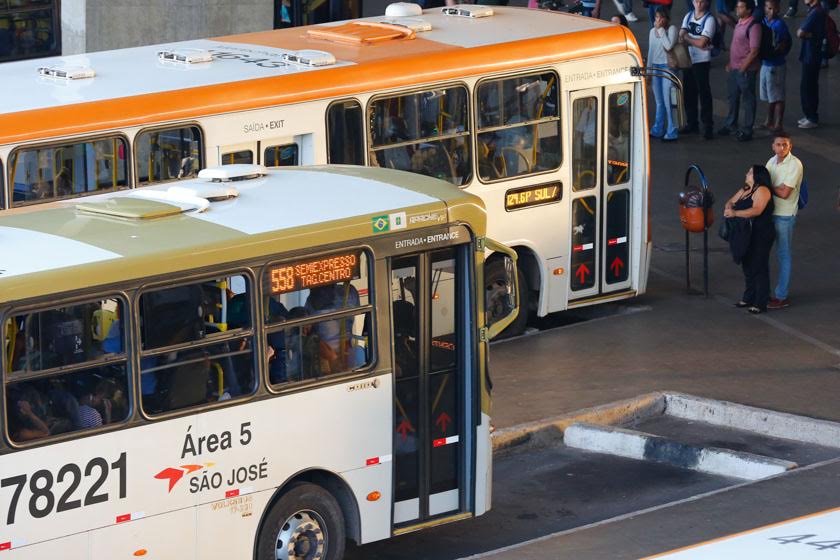 Imagem de Brasília: Após pagamento, rodoviários voltam a circular 