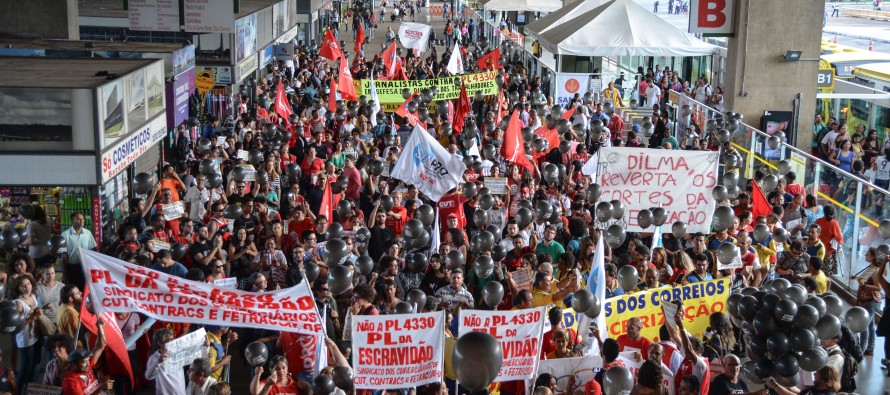 Imagem de A luta continua: Manifestação contra a terceirização acontece em vários estados