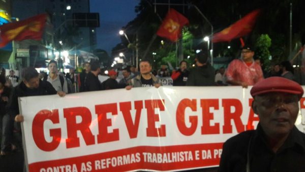 Imagem de São José dos Campos (SP): Condutores participam de ato pela renúncia de Temer

