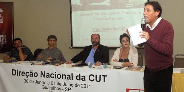 Imagem de CUT aprova plano de lutas para a aviação 